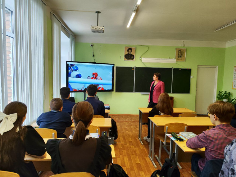 В рамках профориентационной работы.